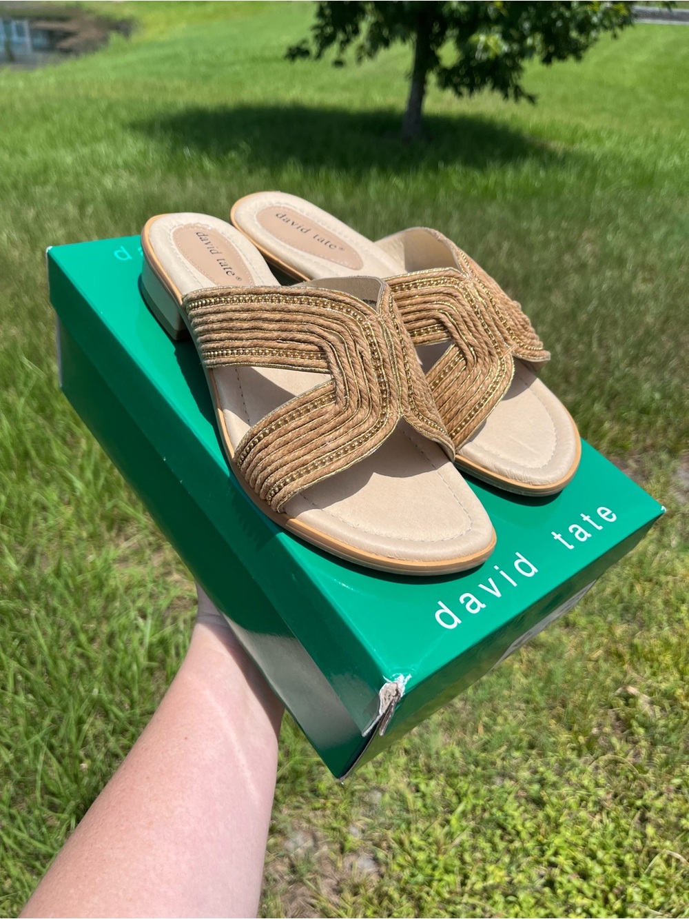 NWT David Tate Thrill Woven Tan/Gold Sandals Size 8.5WW